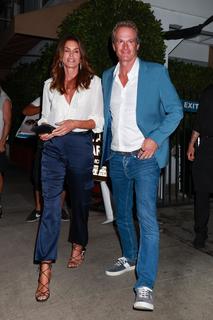 Cindy Crawford feet photo thumbnail