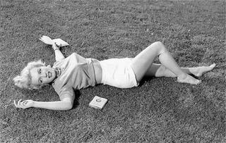 Marilyn Monroe feet photo thumbnail