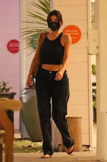 Kylie Jenner feet photo thumbnail