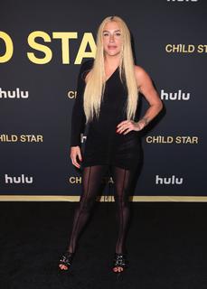 Kesha feet photo thumbnail