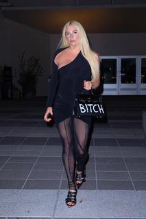 Kesha feet photo thumbnail