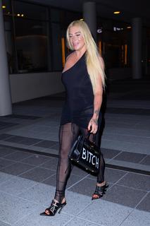 Kesha feet photo thumbnail