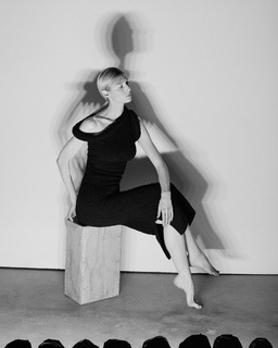 Elizabeth Debicki feet photo 5