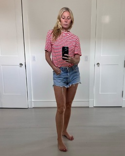 Gwyneth Paltrow feet photo thumbnail