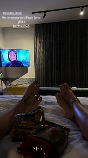 Pinar Altug feet photo thumbnail
