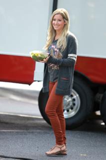 Ashley Tisdale feet photo thumbnail