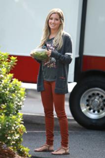 Ashley Tisdale feet photo thumbnail
