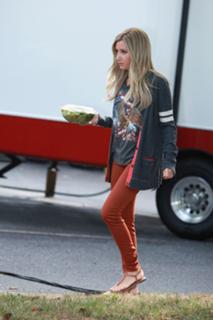Ashley Tisdale feet photo thumbnail