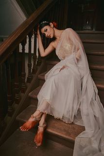 Mouni Roy feet photo thumbnail