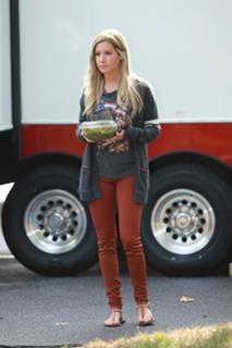 Ashley Tisdale feet photo thumbnail