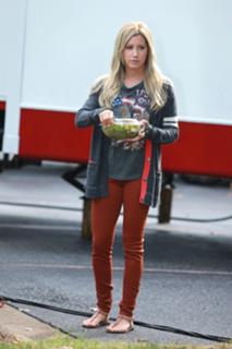 Ashley Tisdale feet photo thumbnail
