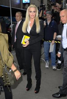 Jenny McCarthy-Wahlberg feet photo thumbnail