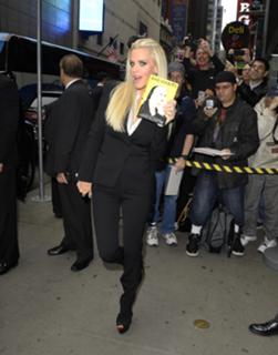 Jenny McCarthy-Wahlberg feet photo thumbnail