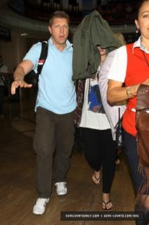 Demi Lovato feet photo thumbnail