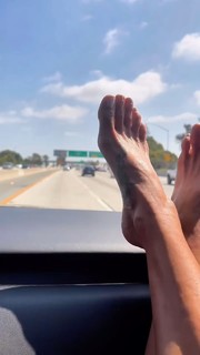 Brooke Burke feet photo thumbnail