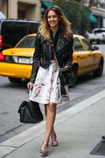 Jessica Alba feet photo thumbnail