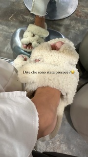 Ludovica Pagani feet photo thumbnail