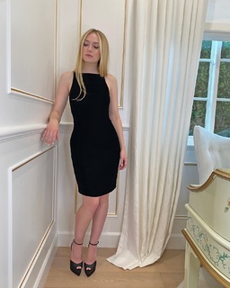 Dakota Fanning feet photo thumbnail
