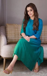 Trisha Krishnan feet photo thumbnail