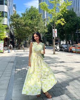 Anushka Sen feet photo thumbnail