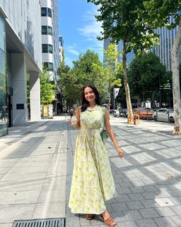 Anushka Sen feet photo thumbnail