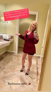 Angela Kinsey feet photo thumbnail