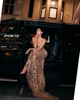 Jacqueline Fernandez feet photo thumbnail