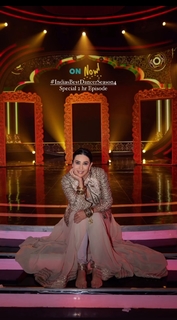 Karisma Kapoor feet photo thumbnail