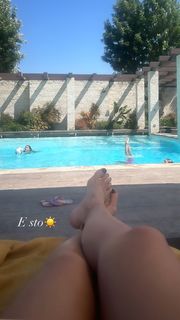 Ilary Blasi feet photo thumbnail