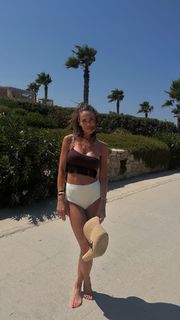 Ilary Blasi feet photo thumbnail