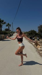 Ilary Blasi feet photo thumbnail