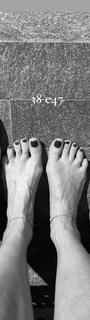 Ilary Blasi feet photo thumbnail