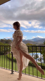Haley Lu Richardson feet photo 2