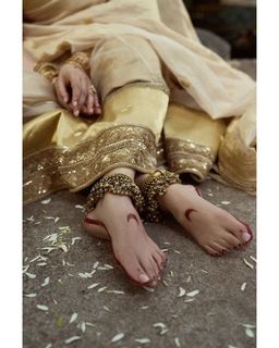 Aditi Rao Hydari feet photo thumbnail