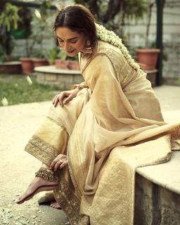 Aditi Rao Hydari feet photo thumbnail