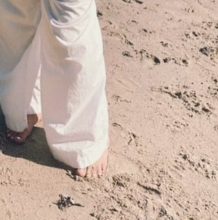 Ashley Tisdale feet photo thumbnail