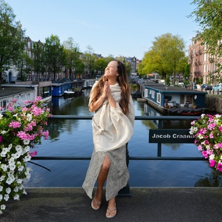 Kino MacGregor feet photo thumbnail