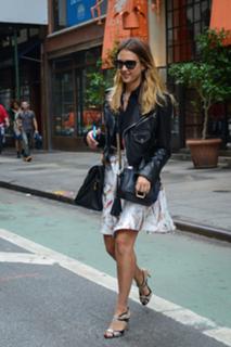Jessica Alba feet photo thumbnail