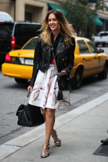 Jessica Alba feet photo thumbnail
