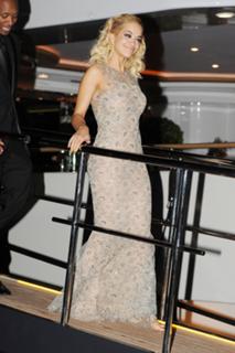 Rita Ora feet photo thumbnail