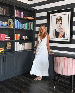Amanda Holden feet photo thumbnail