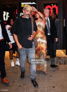 Halle Berry feet photo thumbnail