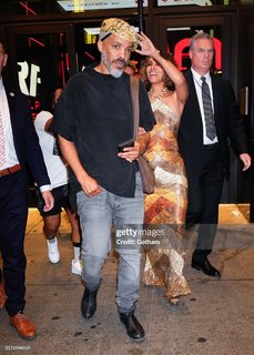 Halle Berry feet photo thumbnail