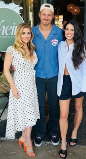 Katheryn Winnick feet photo thumbnail