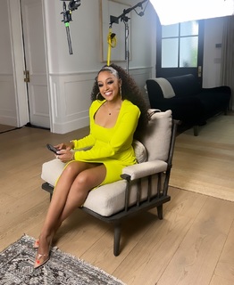 Tia Mowry feet photo thumbnail
