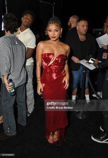 Halle Bailey feet photo thumbnail