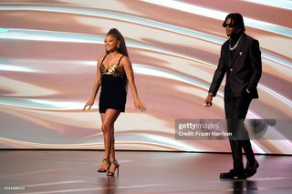 Halle Bailey feet photo thumbnail
