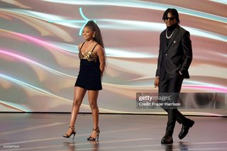 Halle Bailey feet photo thumbnail