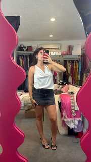 Natalie Noel Mariduena feet photo thumbnail