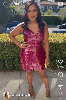Mindy Kaling feet photo thumbnail